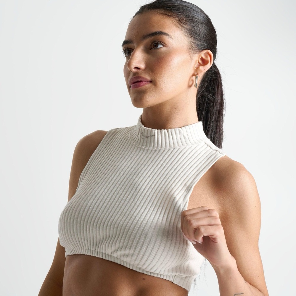 NIKE | ribbed cropped halter top | M